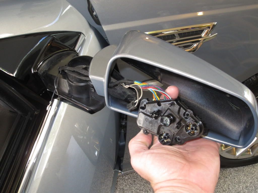 Outside Mirror Disassembly and Reassembly.